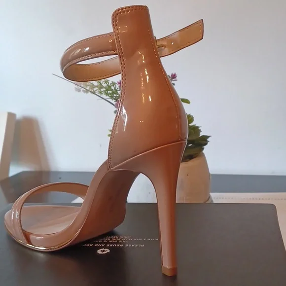 Kenneth Cole sz 8 Beige gold trim sole 4 inch open toe Ankle Strap Heel - Picture 2 of 10